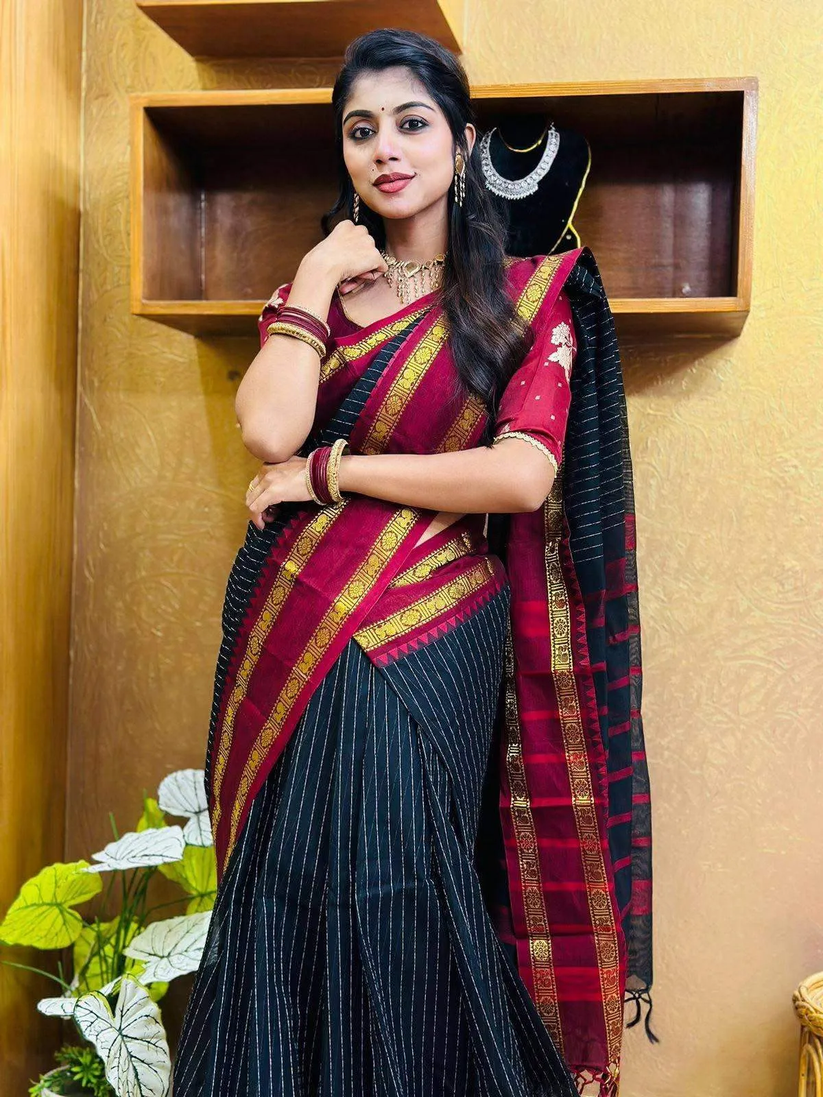 ব্ল্যাক কালারের কাঞ্চি কটন শাড়ি | P00148