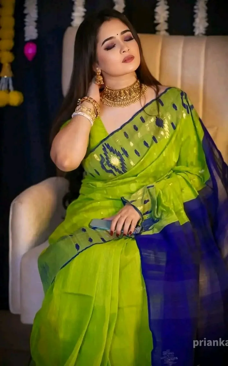 60 Count Dhakaya Jamdani Saree With Blouse Piece | P00230