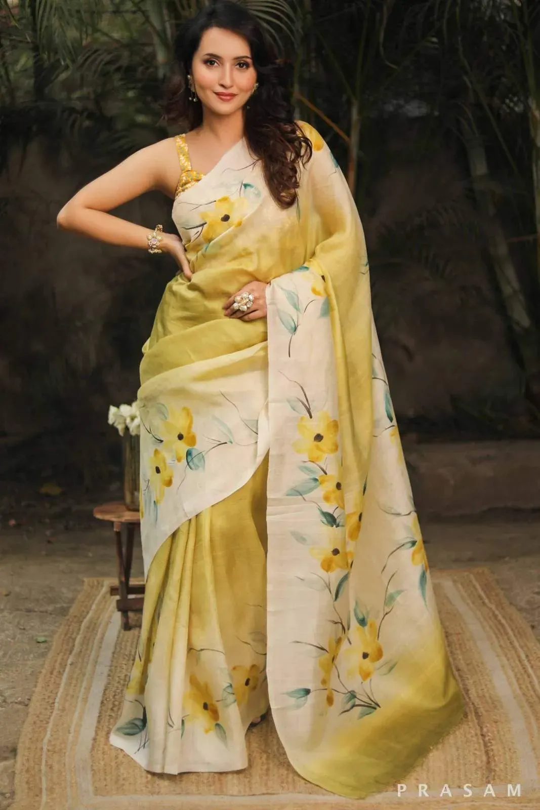 Semi Moslin Silk Digital Print Saree With Unstitched Blouse Piece | P00065