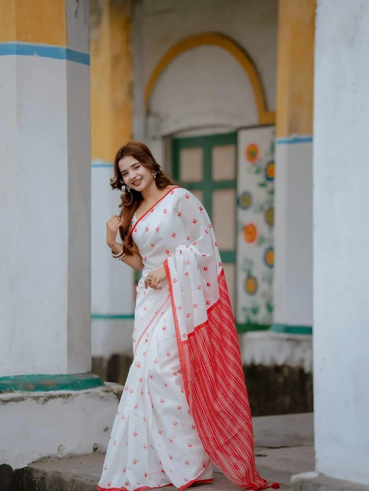 Semi Moslin Silk Digital Printed Saree With Blouse Piece | P00073