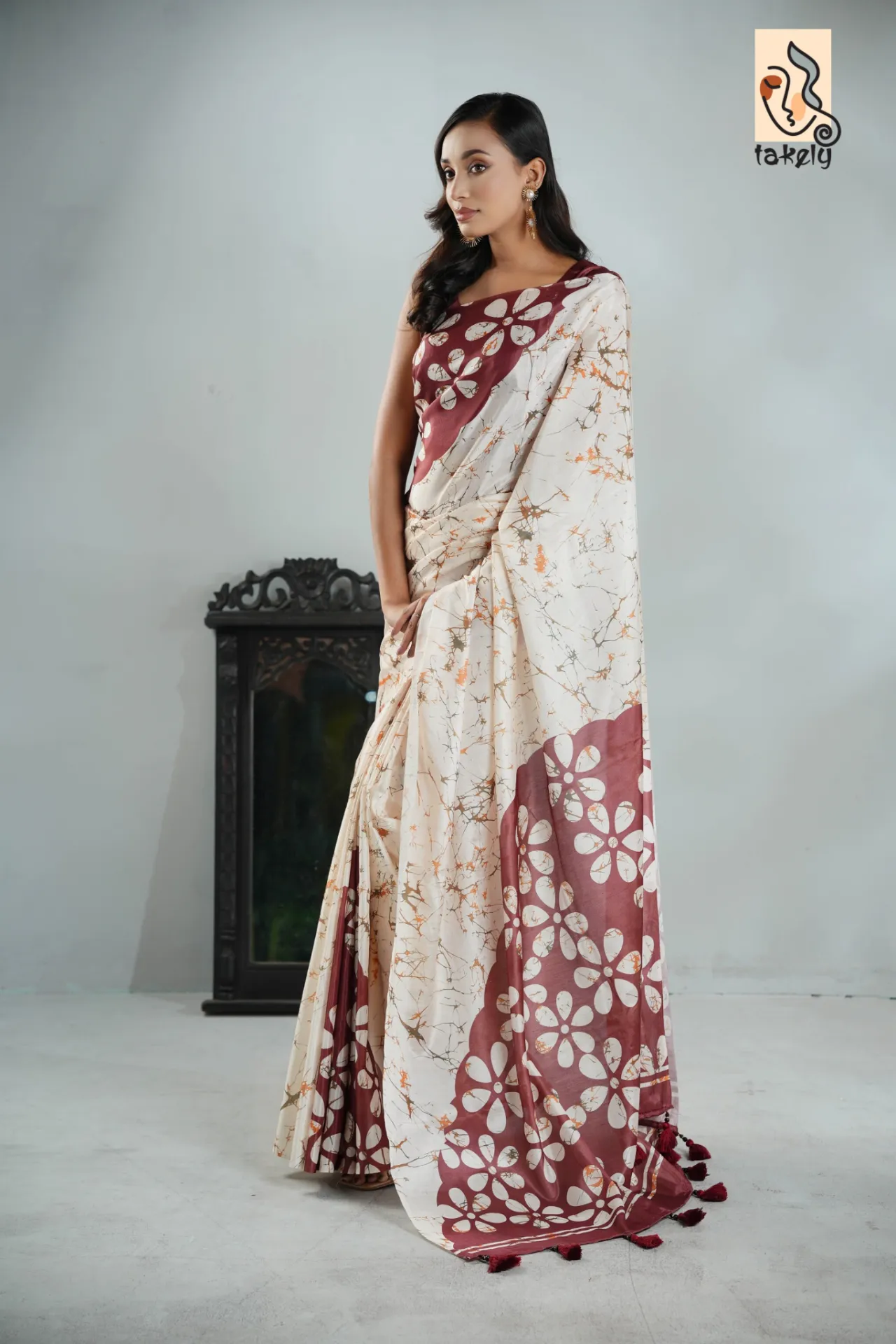 Glossy Soft Silk Printed Saree With Blouse Piece