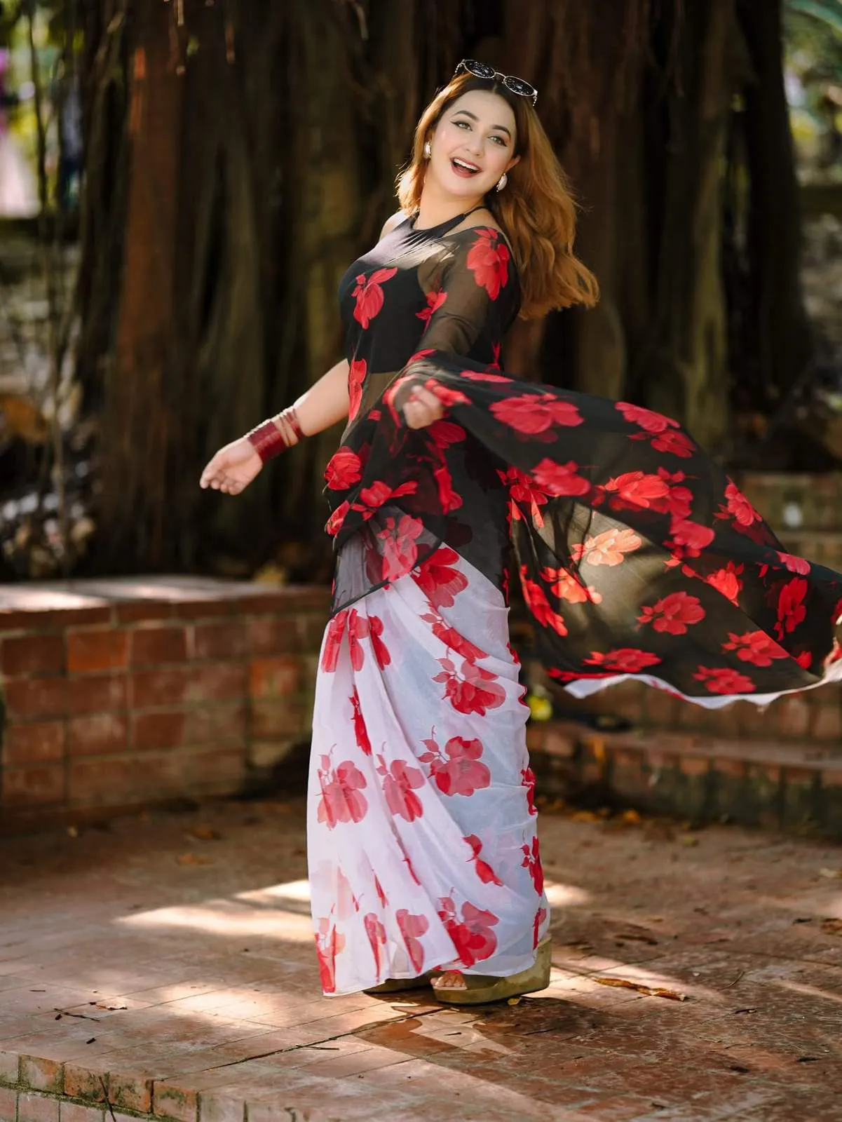 Black and white semi Moslin silk Floral Print Saree | DG-151