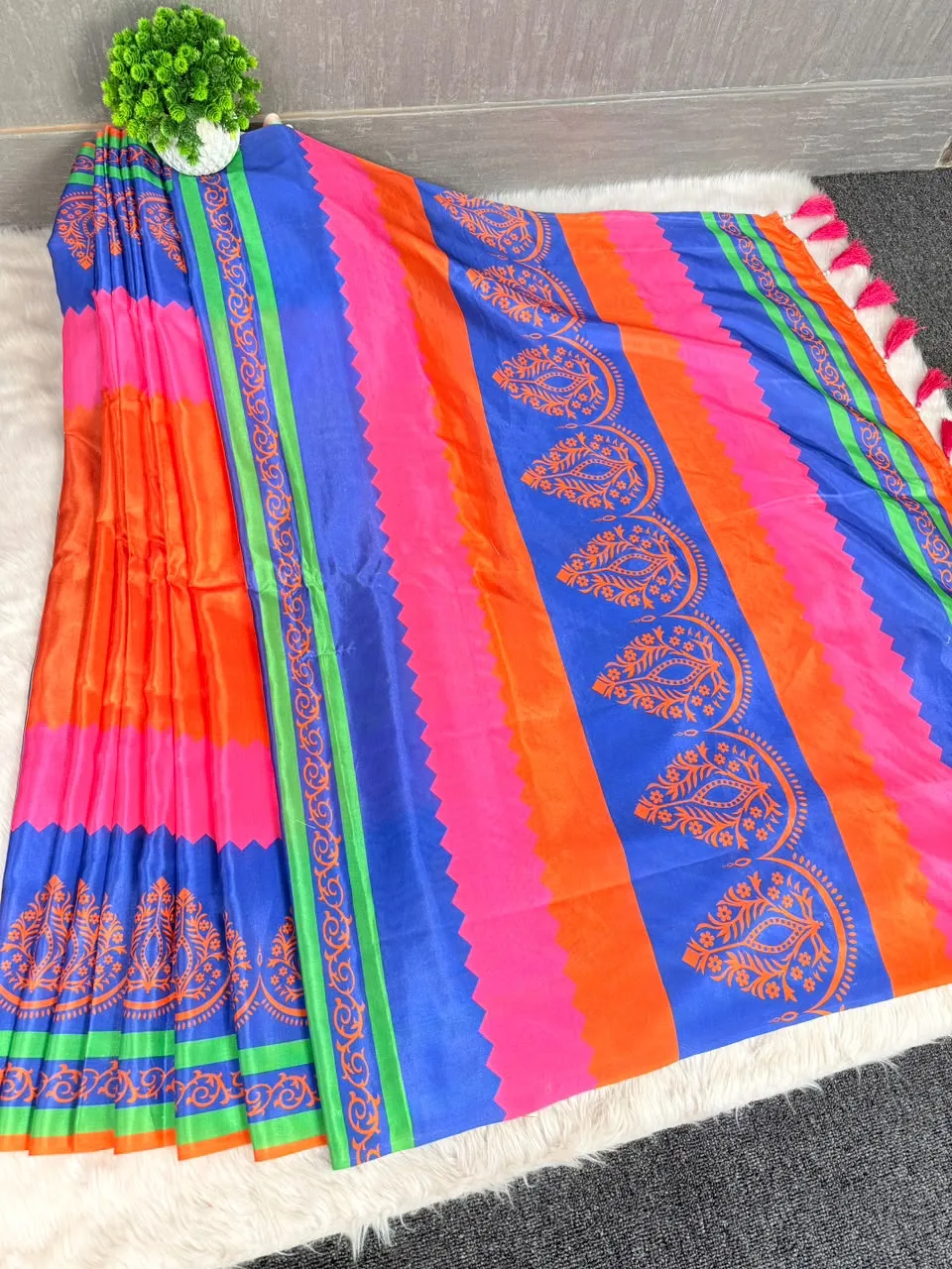 Glossy Soft Silk Printed Saree With Blouse Piece